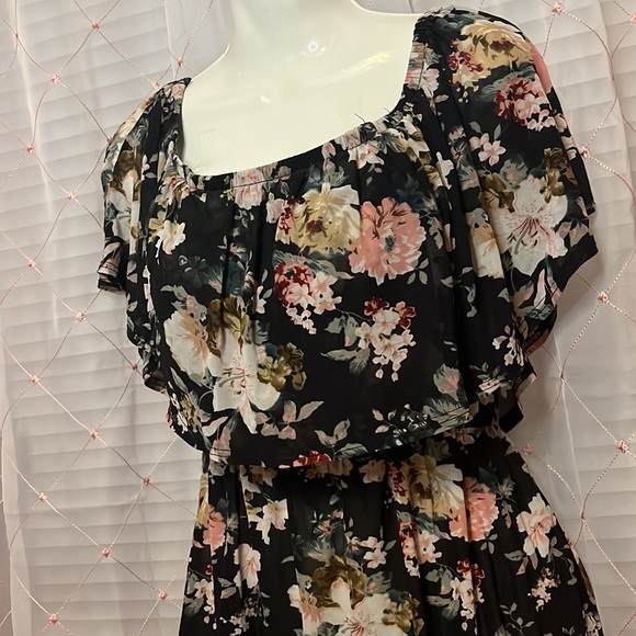 🌷Floral Dress🌷Size M🌷 - Picture 2 of 6
